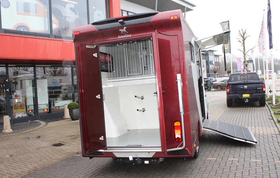 Paardenvrachtwagen / automaat B-rijbewijs (3 pers)