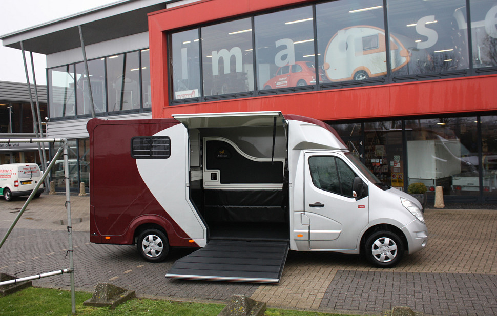 Paardenvrachtwagen / automaat B-rijbewijs (3 pers)
