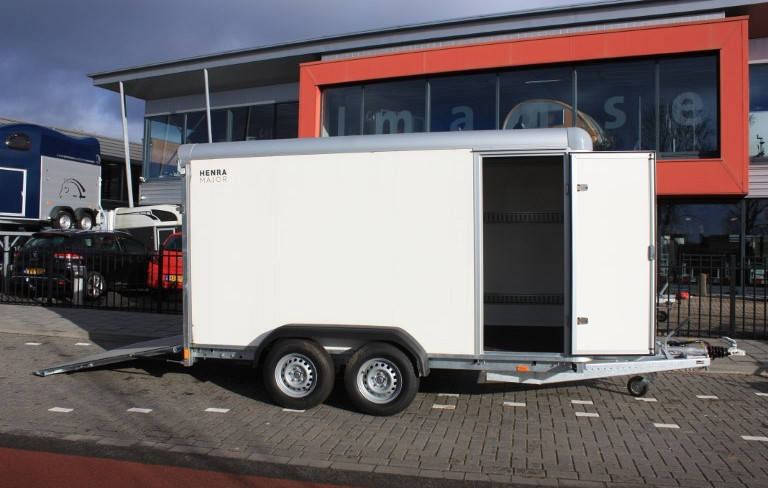 Henra gesloten bakwagen grote korting!!