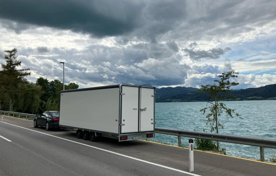 Henra gesloten plateauwagen 2-as 351x185x160cm 2000kg