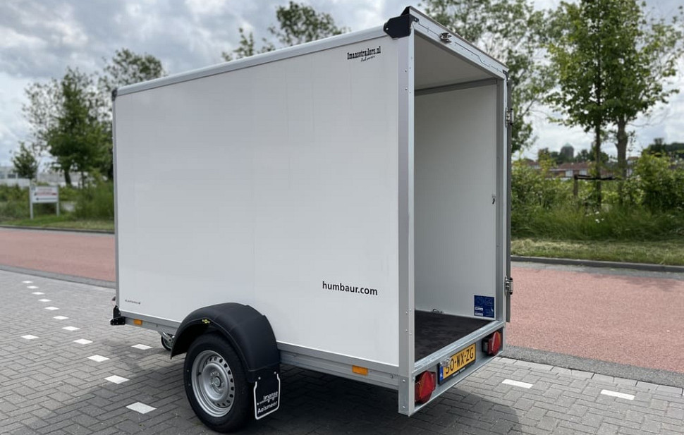 Humbaur gesloten aanhangwagen