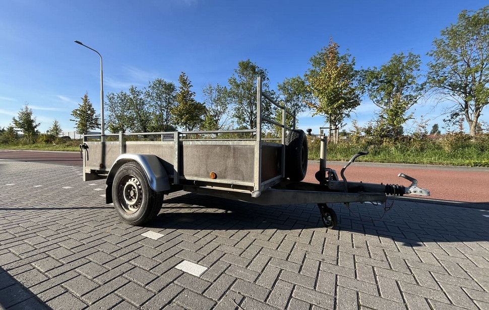 Hapert bakwagen - 1350kg - geremd