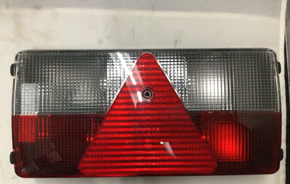 Achterlicht Henra Rechts rood/wit