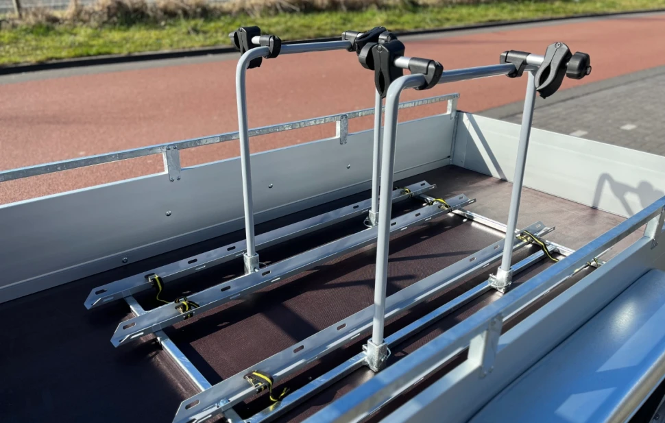 Bakwagen met demontabel fietsenframe