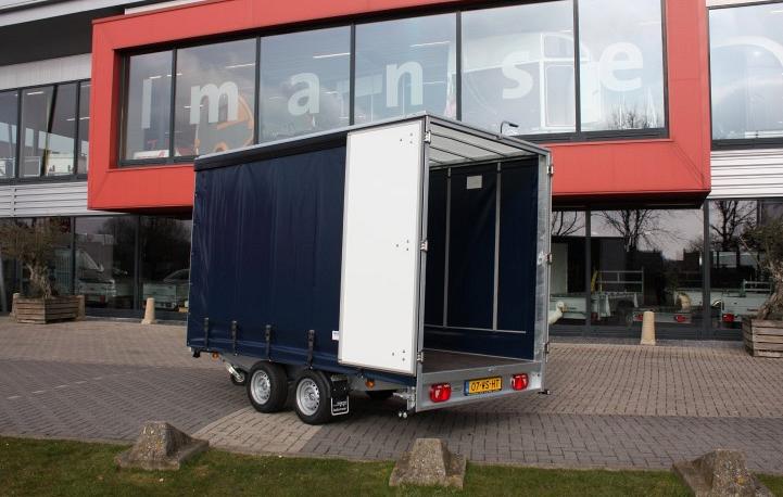 Plateauwagen met schuifhuifzeil