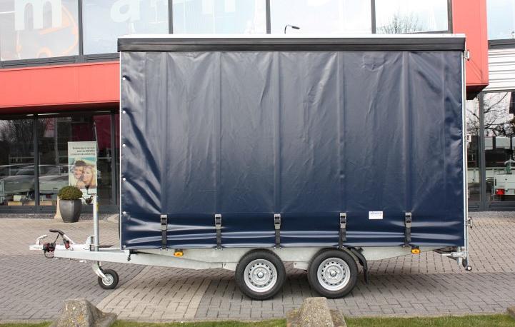 Plateauwagen met schuifhuifzeil