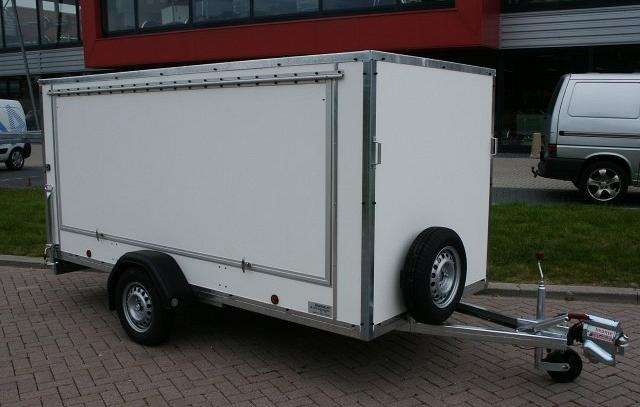 Surfplank gesloten aanhangwagen