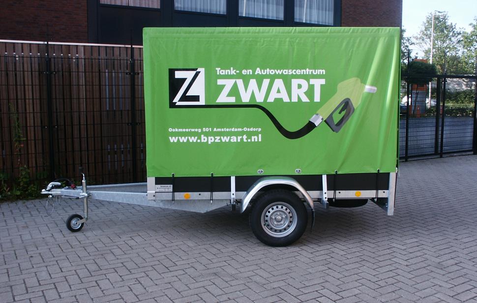 Bakwagen met bedrukte huif