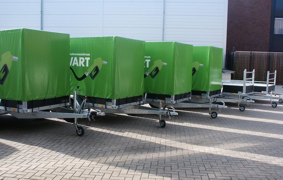 Bakwagen met bedrukte huif