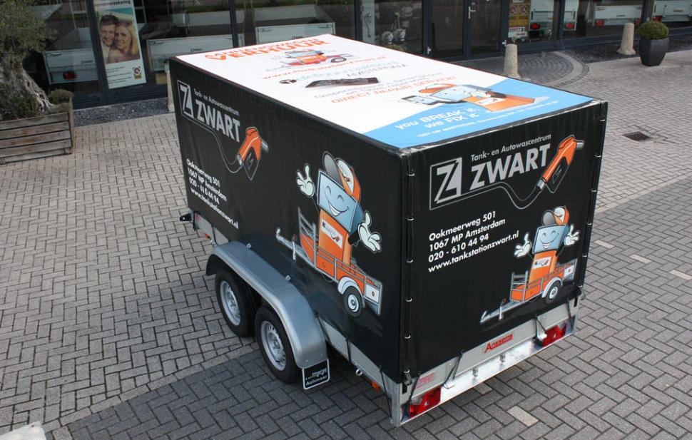 Bakwagen met bedrukte huif
