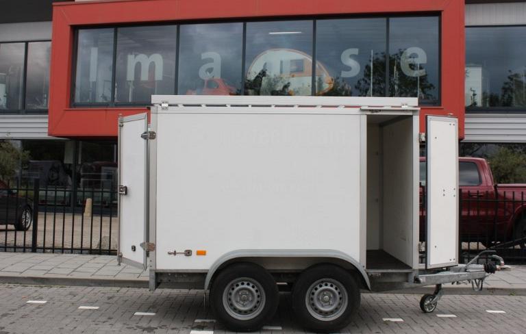 Hapert gesloten aanhangwagen