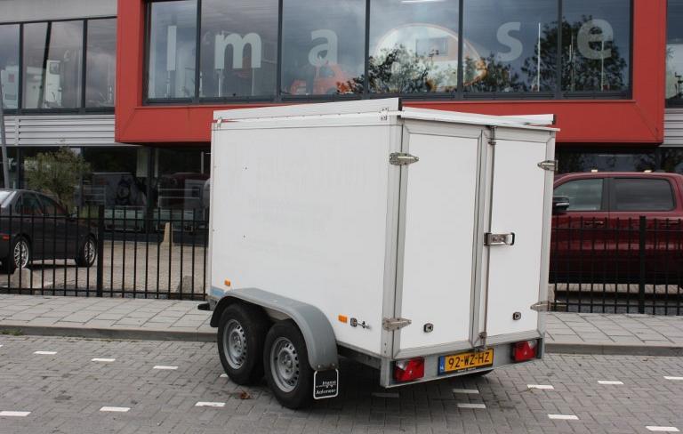 Hapert gesloten aanhangwagen