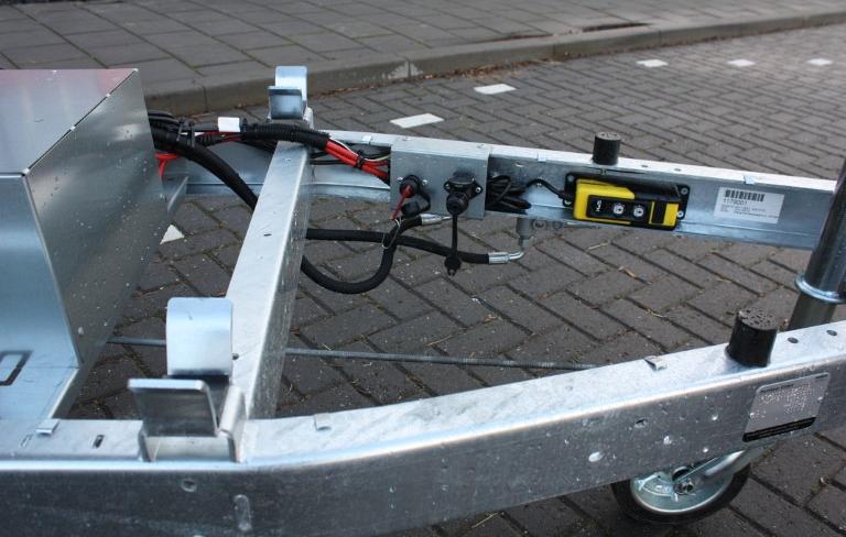 Humbaur kleine kipper elektr. bediend