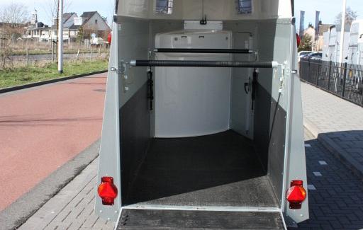 Humbaur Single 1.5 paards met zadelkamer 24