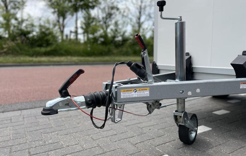 Humbaur gesloten aanhangwagen