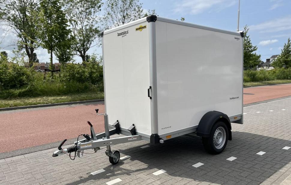 Humbaur gesloten aanhangwagen