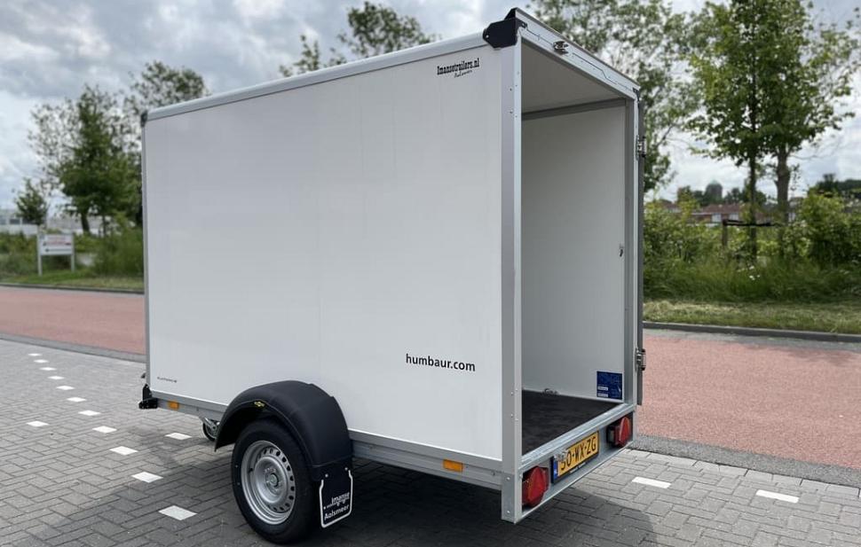 Humbaur gesloten aanhangwagen