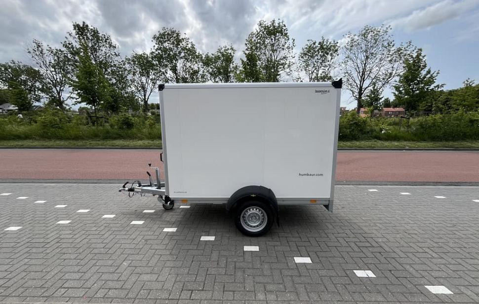 Humbaur gesloten aanhangwagen