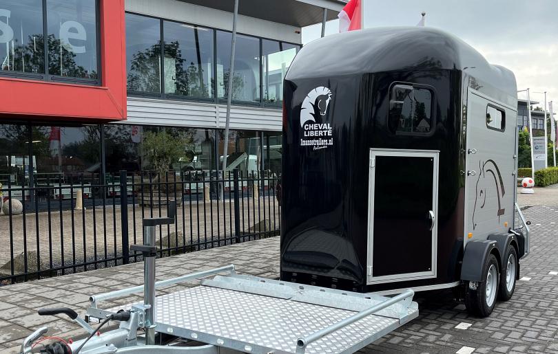 Koetsentrailer voor Menwagen