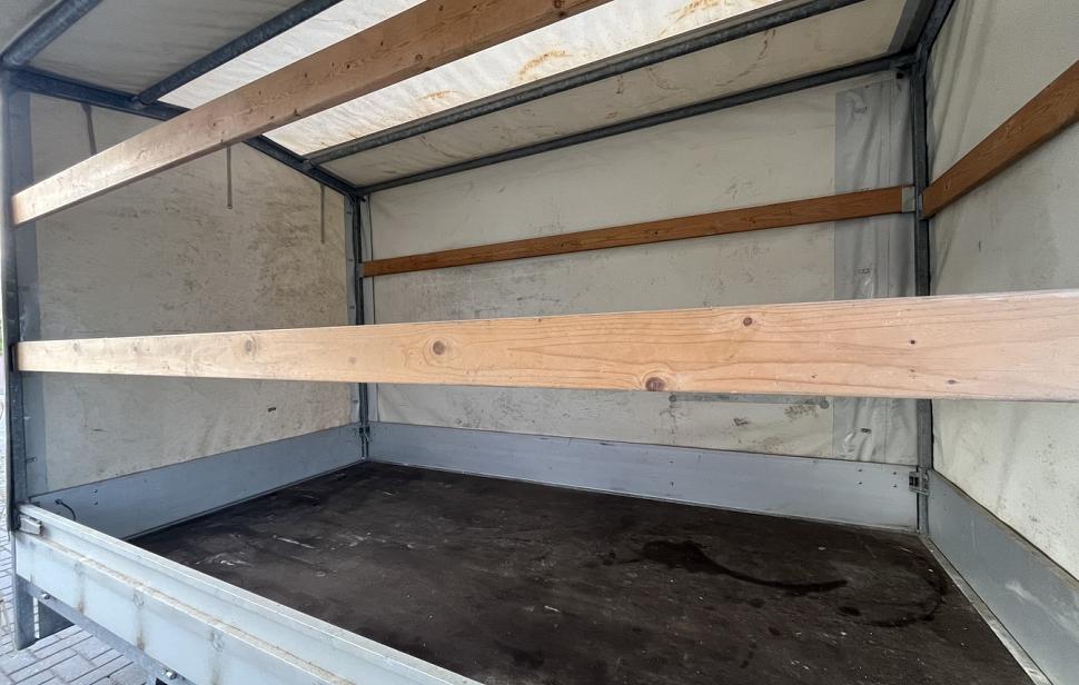 Henra plateauwagen met Huif