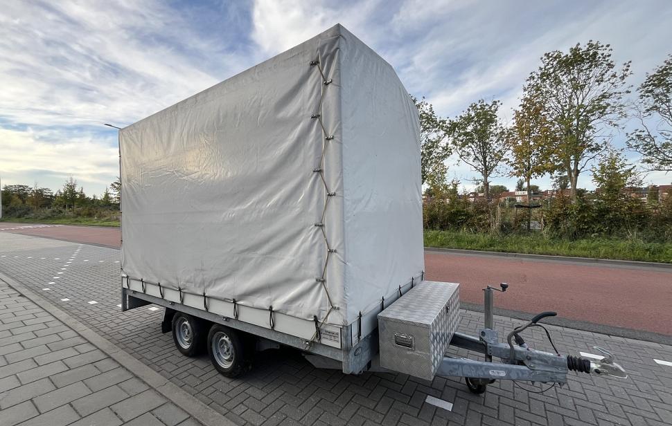 Henra plateauwagen met Huif