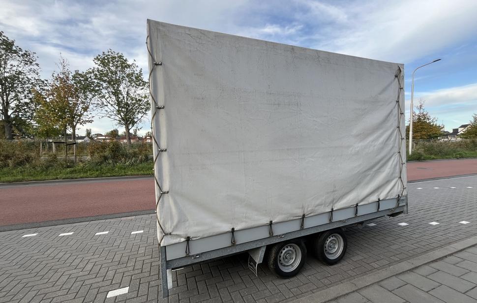 Henra plateauwagen met Huif