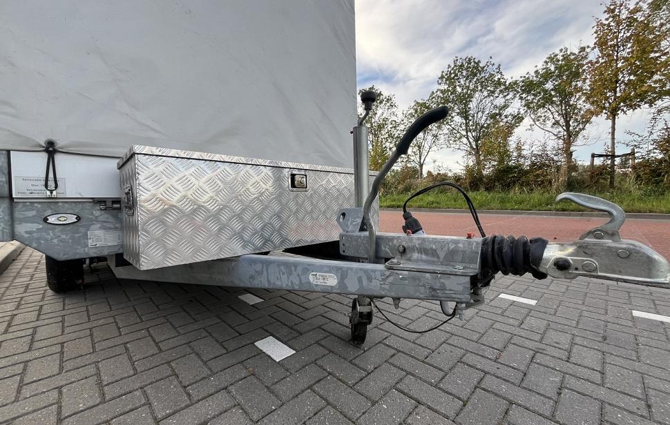 Henra plateauwagen met Huif