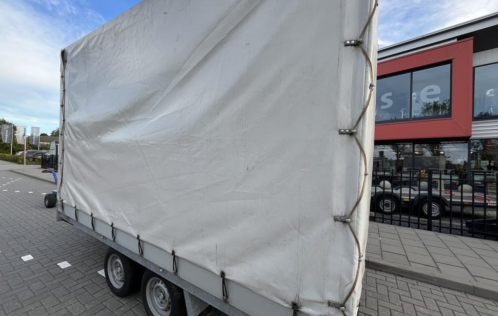 Henra plateauwagen met Huif