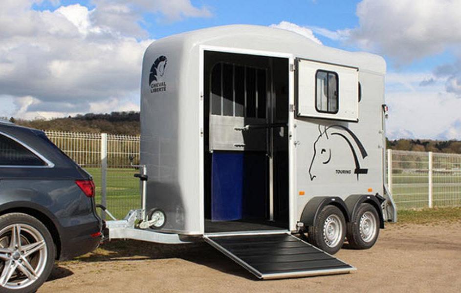 Cheval Liberté Touring Country Alu 2prds Vooruitloop  320x167x230cm 2000kg