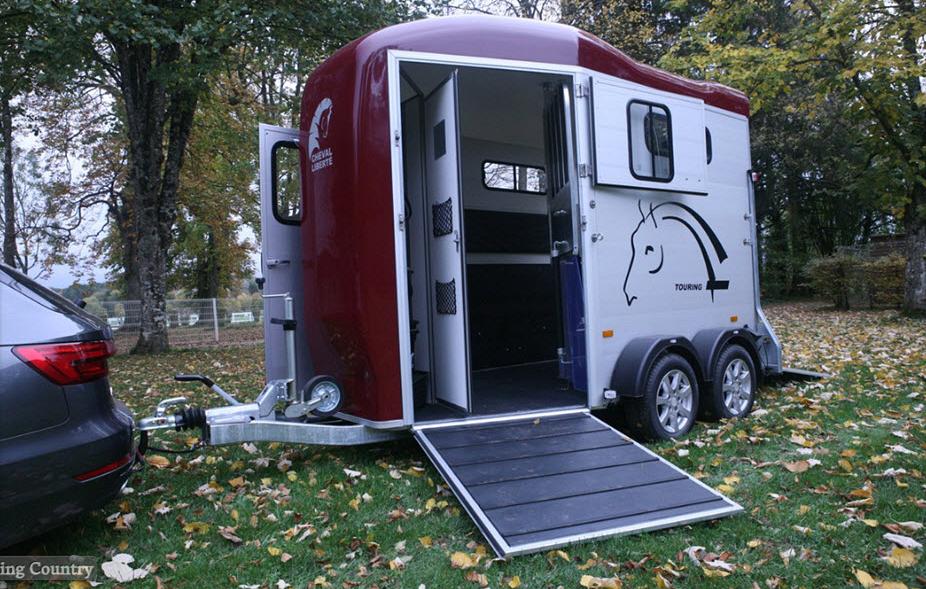 Cheval Liberté Touring Country Alu 2prds Vooruitloop  320x167x230cm 2000kg