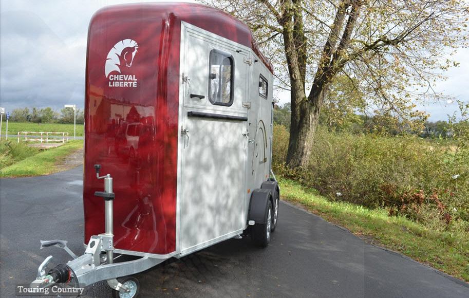Cheval Liberté Touring Country Alu 2prds Vooruitloop  320x167x230cm 2000kg