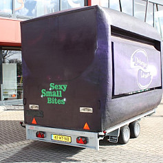 Reclamewagen voorzien van nieuw chassis