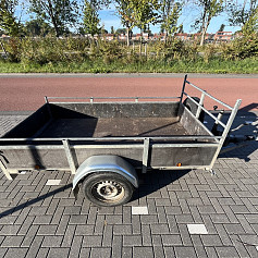 Hapert bakwagen - 1350kg - geremd
